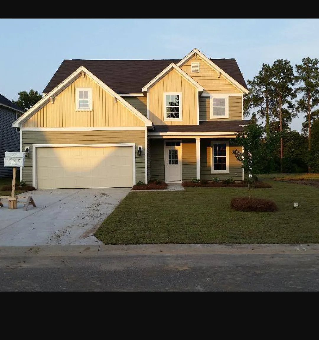 6 bed, 3.5 bath, 3000 sqft, $1,000 — Photo 1