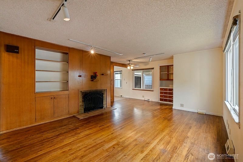 4th image of 8216 21st Avenue NE