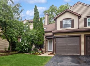 389 Ascot Ln, Streamwood, IL