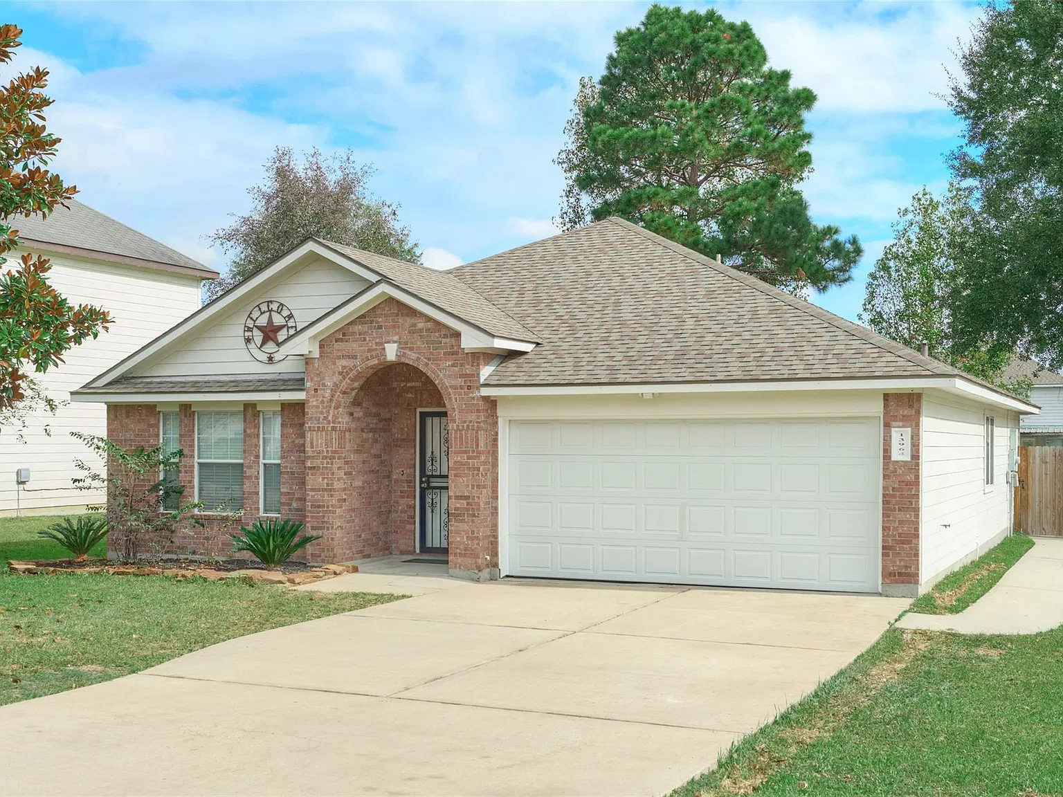3 bed, 2.0 bath, 1576 sqft, $1,600 — Photo 2