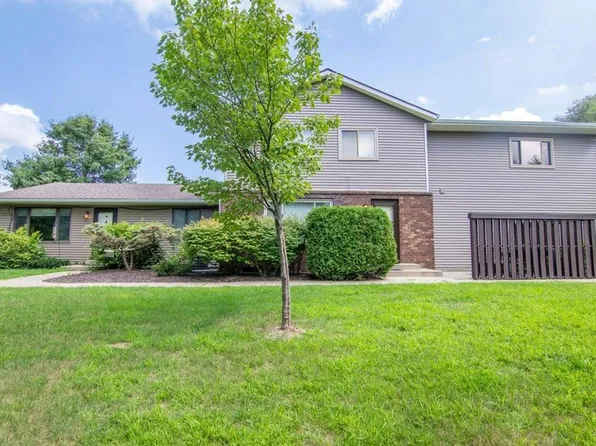 6500 Bella Vista Dr NE, Rockford, MI 49341