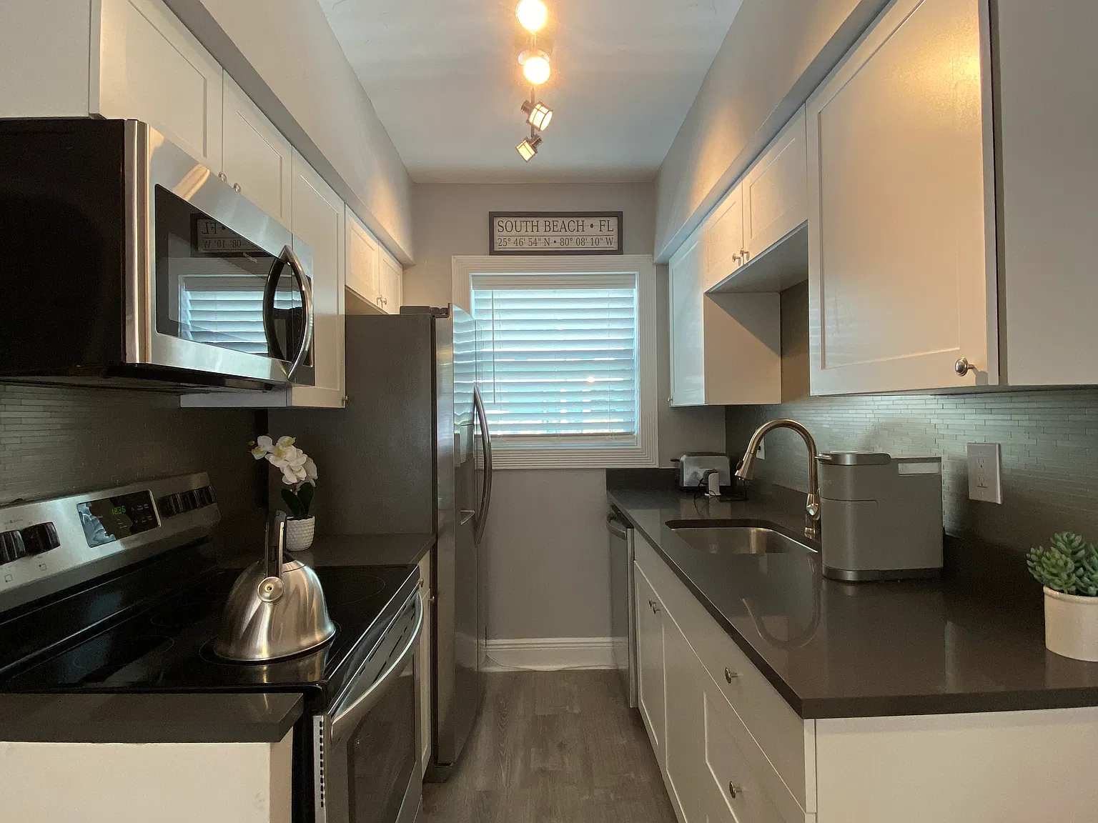 1446 Ocean Dr — Photo 1
