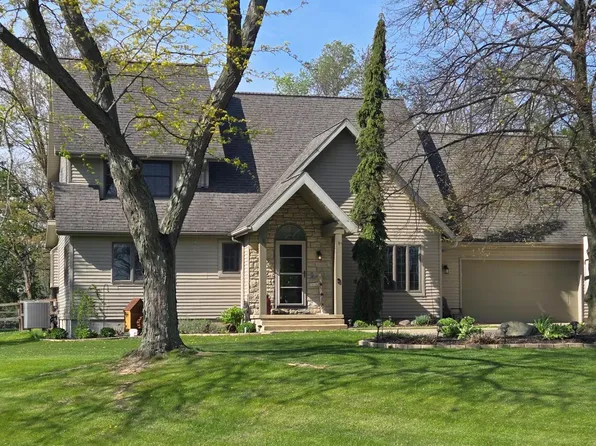 8113 Darrow Rd, Huron, OH 44839