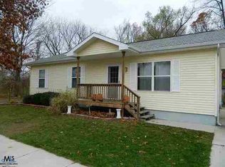 521 Sheldon St, Algonac, MI 48001