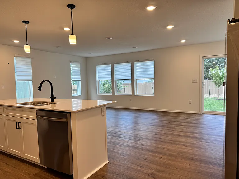 8704 SW Edgewater Dr — Photo 4
