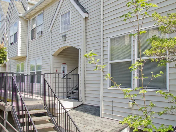 Hoodview Apartments, 329 S Whitaker St APT 20, Portland, OR 97239