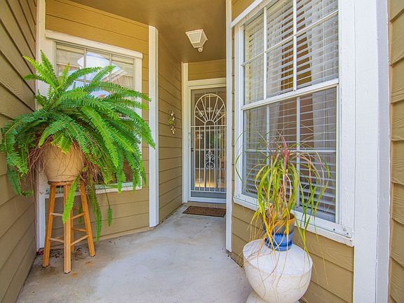 5th image of 1827 Sixty Oaks Ln