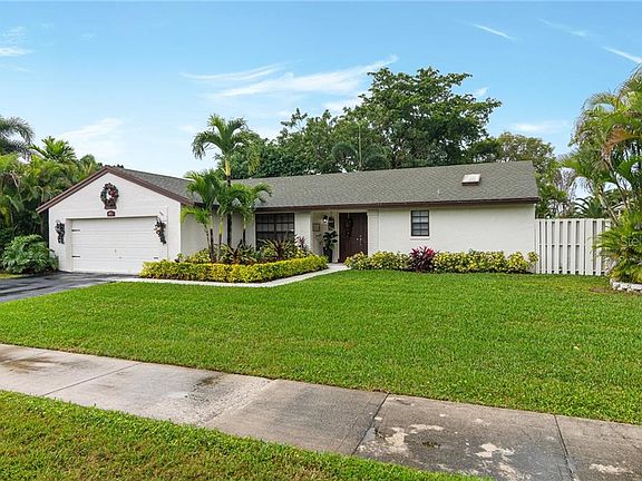 2nd image of 871 Monticello Ave