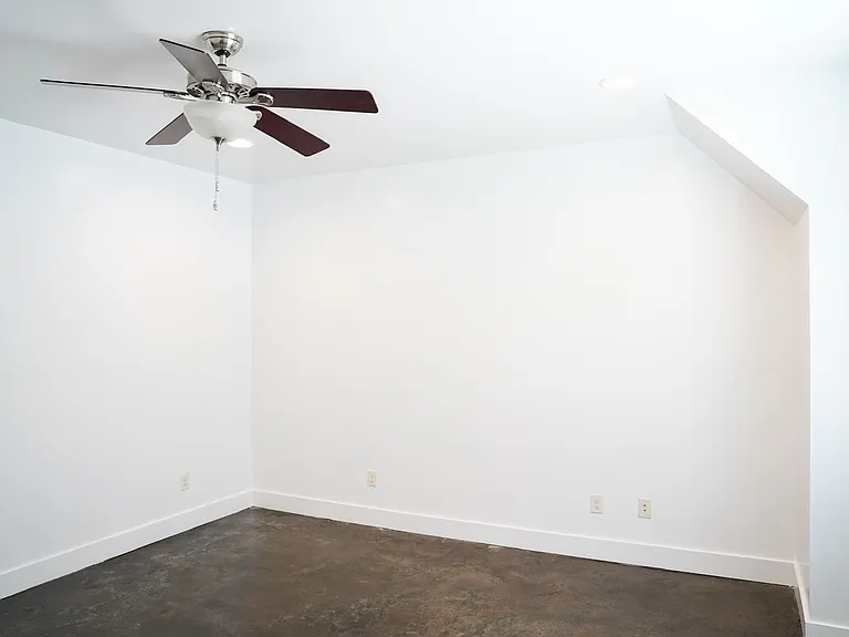 Beverly Townhomes — Photo 13