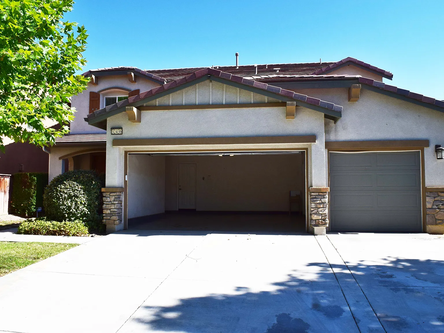 3 bed, 2.5 bath, 3487 sqft, $3,345 — Photo 1