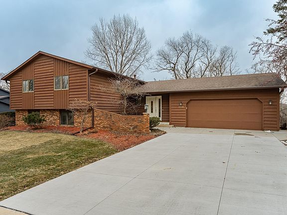 2nd image of 1718 22nd Ave NE