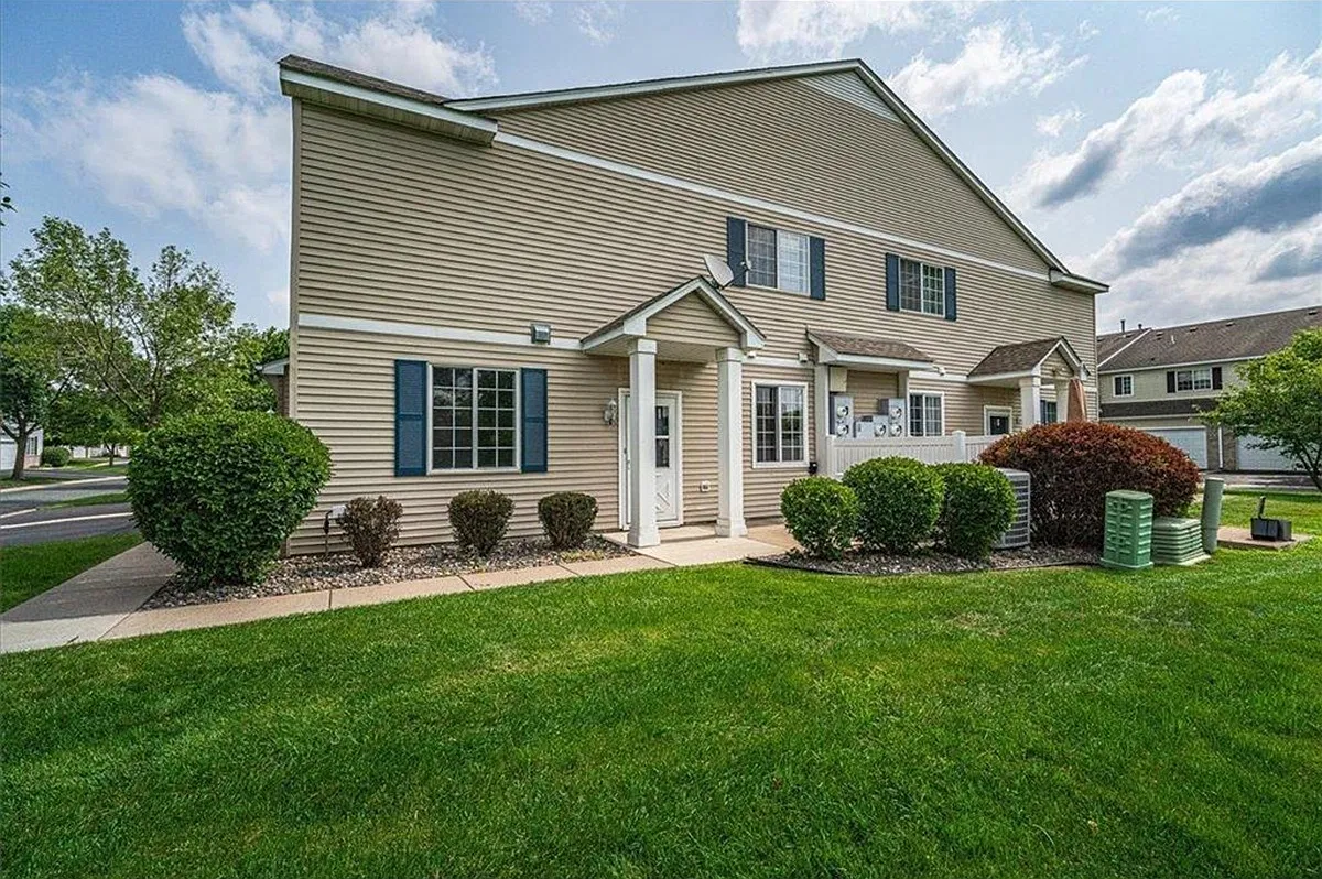 2 bed, 1.5 bath, 1597 sqft, $2,195 — Photo 2