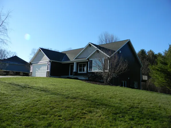 1365 N Hillside Dr, Ludington, MI 49431