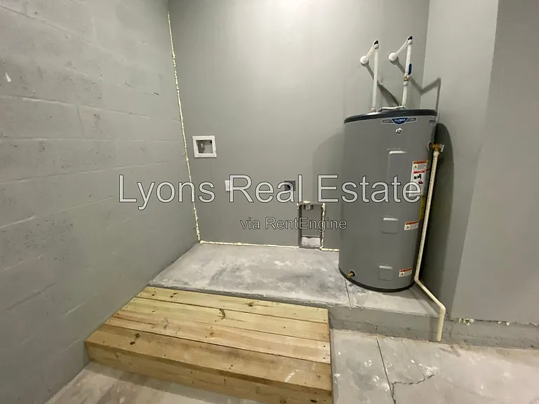 10398 Port Everglades St — Photo 12