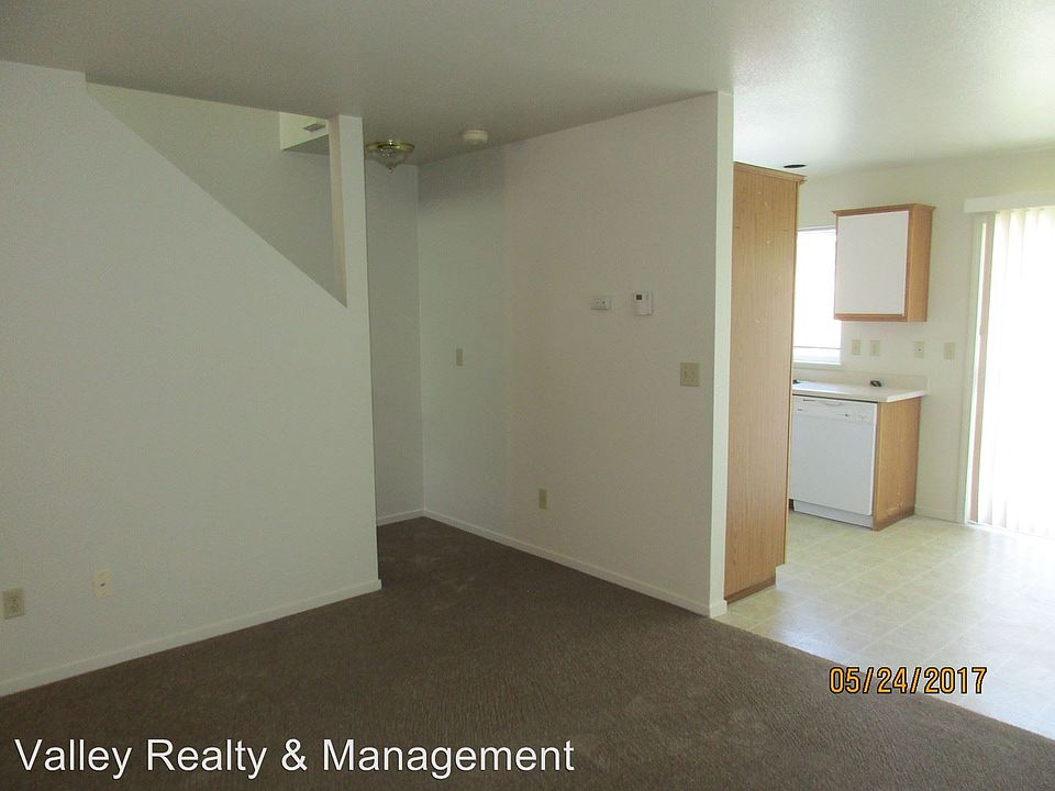 2nd image of 402 Valley Cir APT A