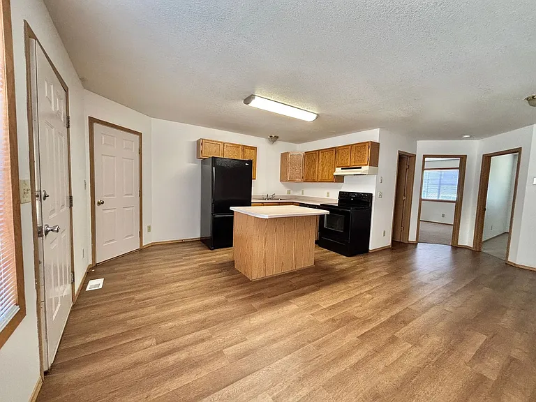 221 Spooner Rd — Photo 3