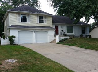 8203 W 96th Ter, Overland Park, KS 66212