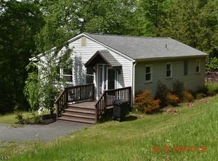 69 E Shore Trl, Sandyston, NJ 07826
