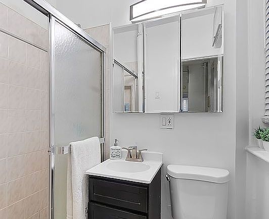 5th image of 218 E 82nd St APT 1FW