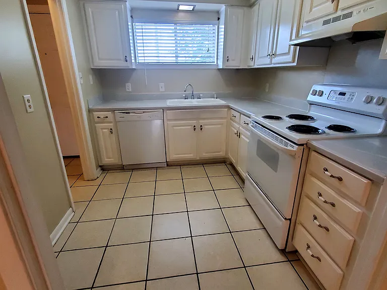 6527 Old Shell Rd #18 — Photo 5