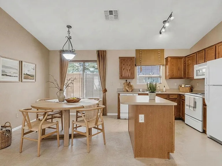42780 W Sunland Dr — Photo 16