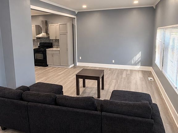 4th image of 9325 E Warren Ave