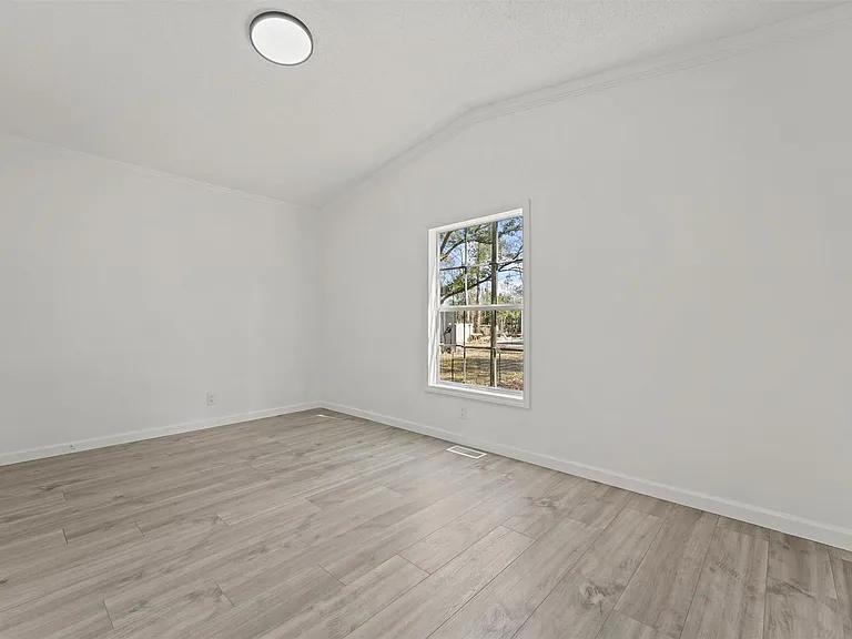 23239 Lakeside Dr — Photo 16