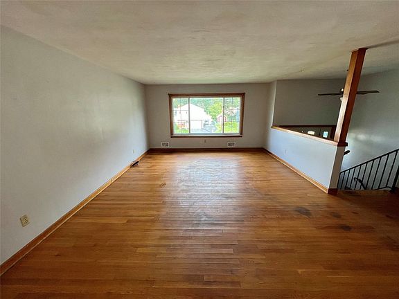3rd image of 820 Lehigh Ave
