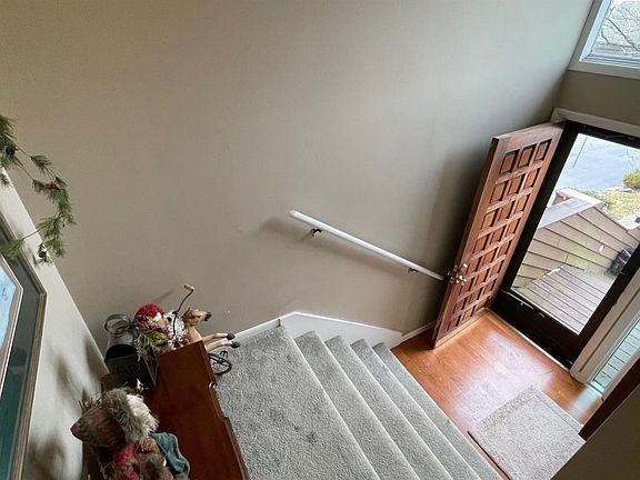5th image of 1035 Golfview Dr