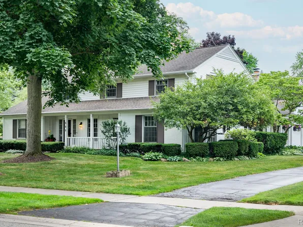 555 N Glengarry Rd, Bloomfield Hills, MI 48301