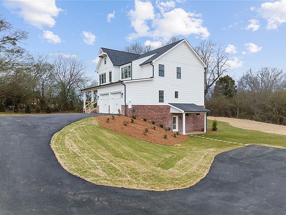 3rd image of 7615 Blacks Mill Rd