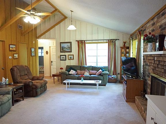 4th image of 173 Lancewood Cir