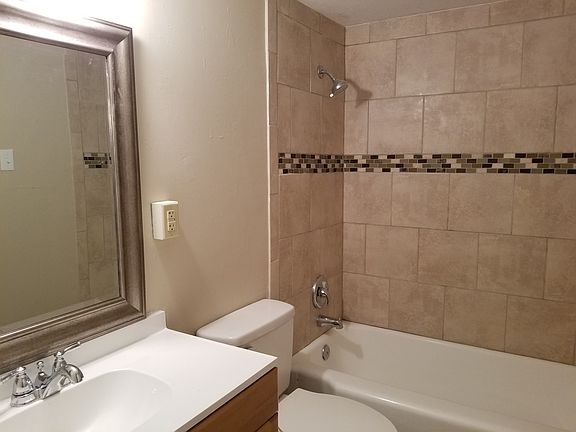 3rd image of 7868 Holly Pl