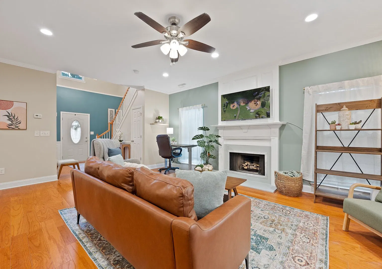 Spacious 3BR Home in Alpharetta, Avalon and North Fulton Medical — Photo 1