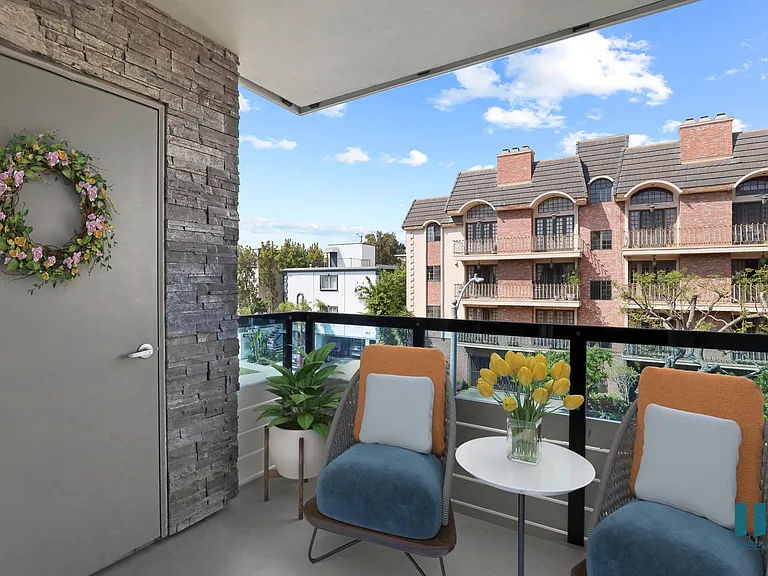 Spacious Patio