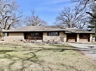 1522 Rader Dr, Lebanon, MO 65536