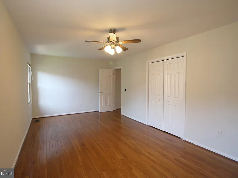 436 N Park Dr — Photo 18