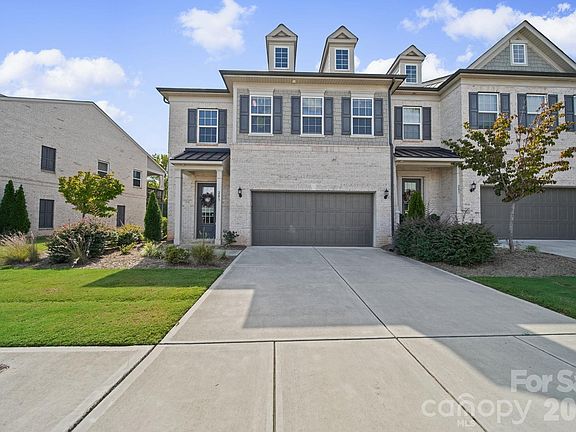 3rd image of 203 Heathbrook Ln