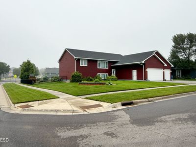 1001 Cherry Dr, Watertown, SD, 57201