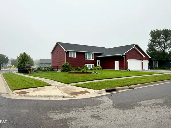 1001 Cherry Dr, Watertown, SD 57201