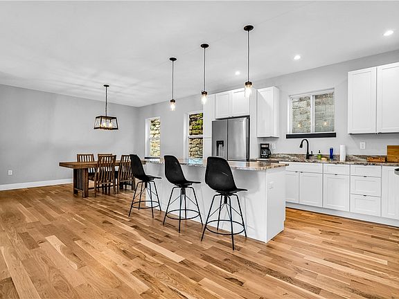 2nd image of 1102 Spring Garden Ave