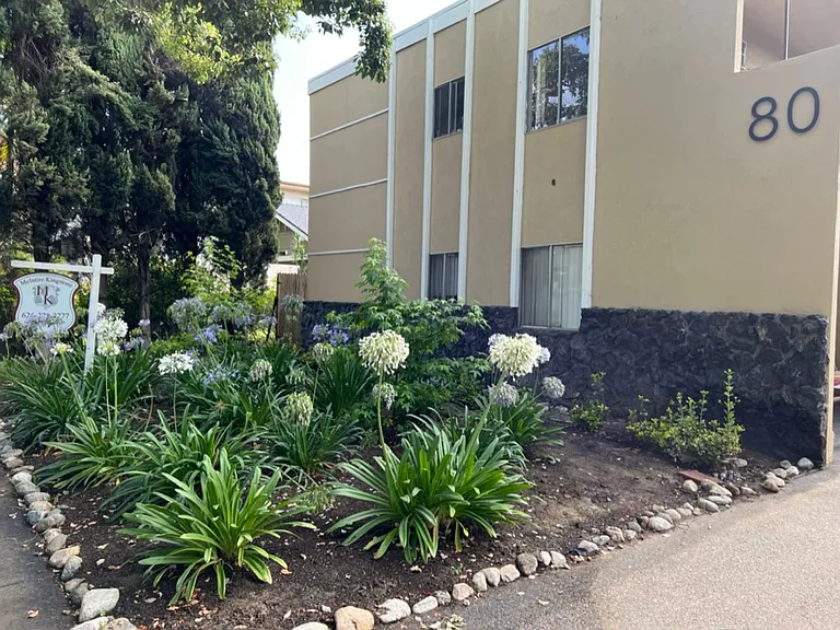 80 N Bonnie Ave — Photo 2