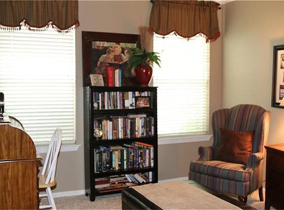 3rd image of 307 Rosemary Ln