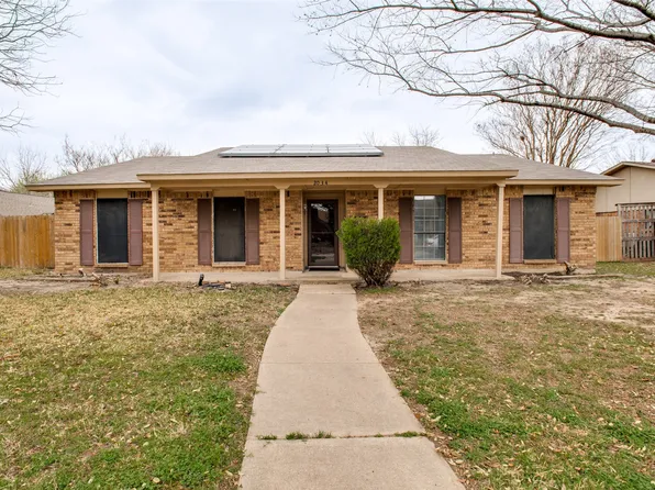 2034 Lewis Trl, Grand Prairie, TX 75052