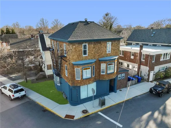 49 E Bowery St APT 3, Newport, RI 02840