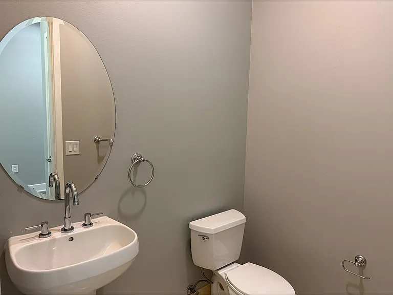 Axis 2300 Apartments — Photo 125