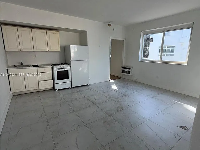 1026 Euclid Ave #10 — Photo 1