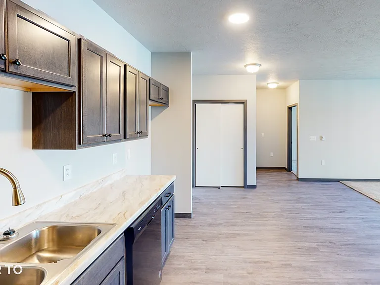 5800 Sunnybrook Plz — Photo 86
