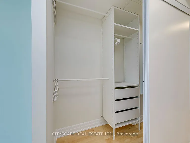 8 Scollard St #1108 — Photo 16