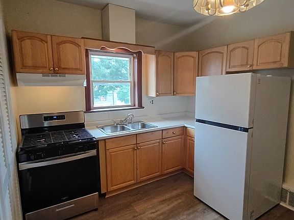 4th image of 941 Linden Ave APT 2